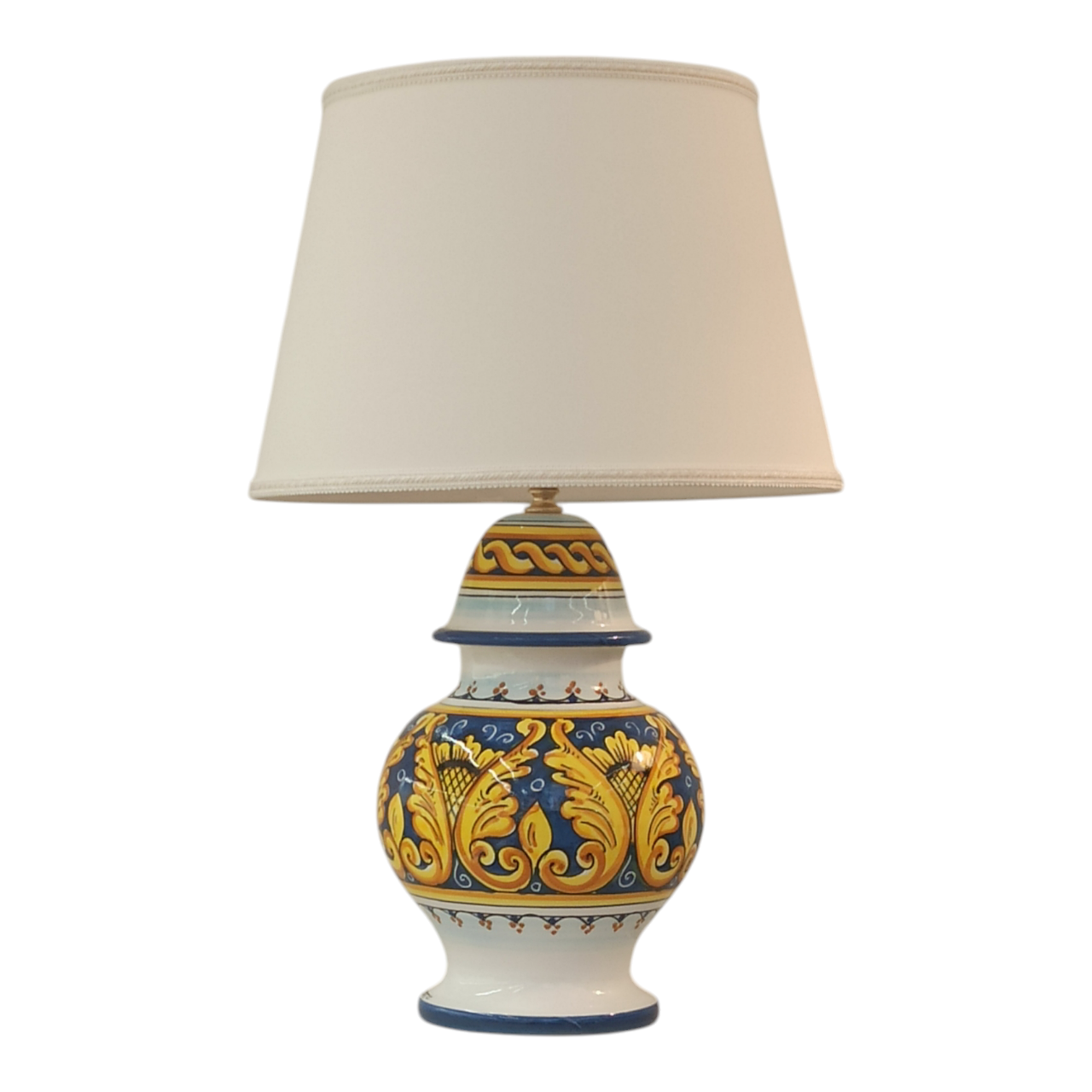 lampada decorata in ceramica siciliana