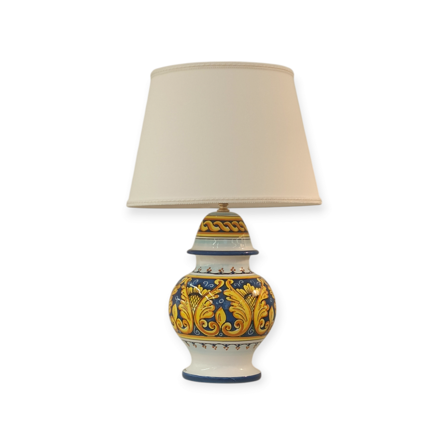 lampada siciliana decorata in ceramica di caltagirone