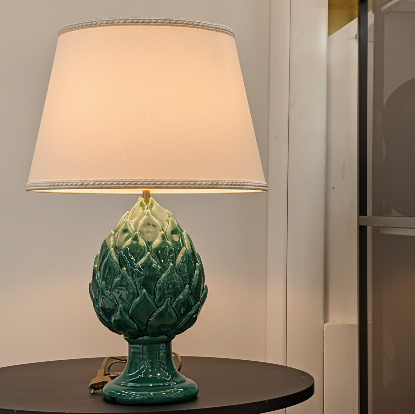 lampada verde in ceramica contemporanea