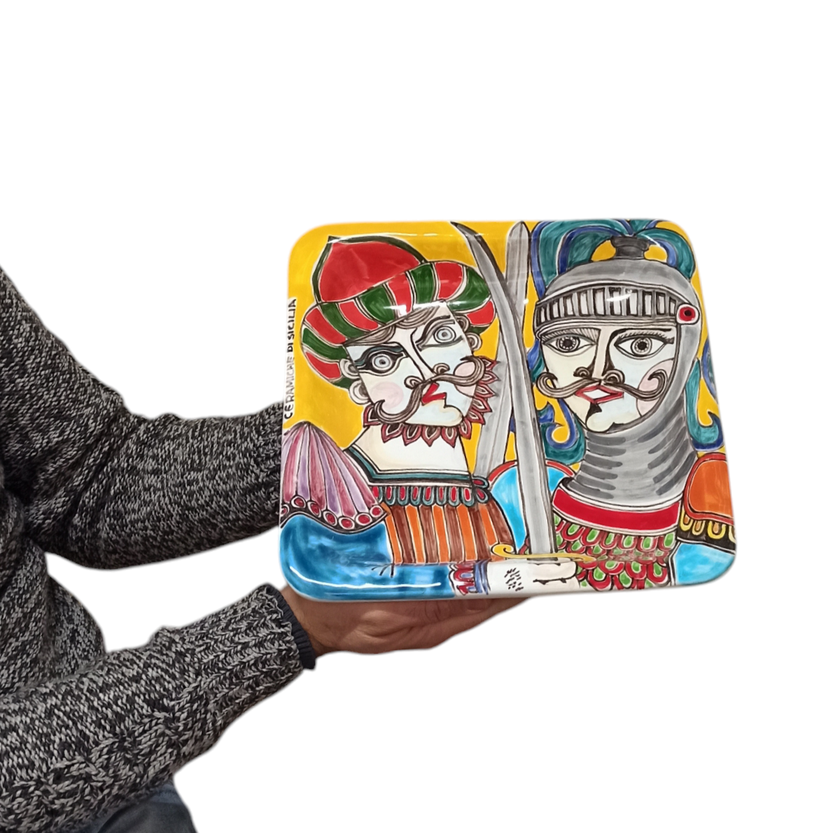 Piatto i paladini Siciliani, decorato a mano per lo shop di souvenir di Messina