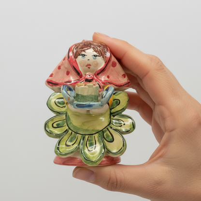 bambolina in maiolica per bomboniera
