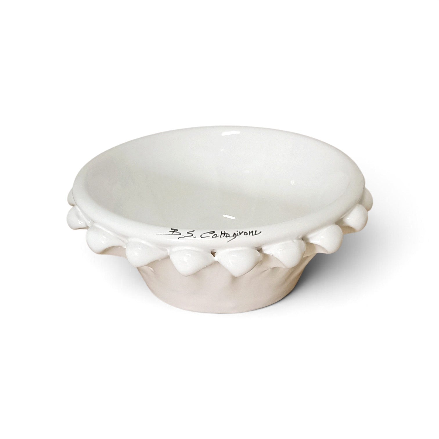 majolica bowl for table