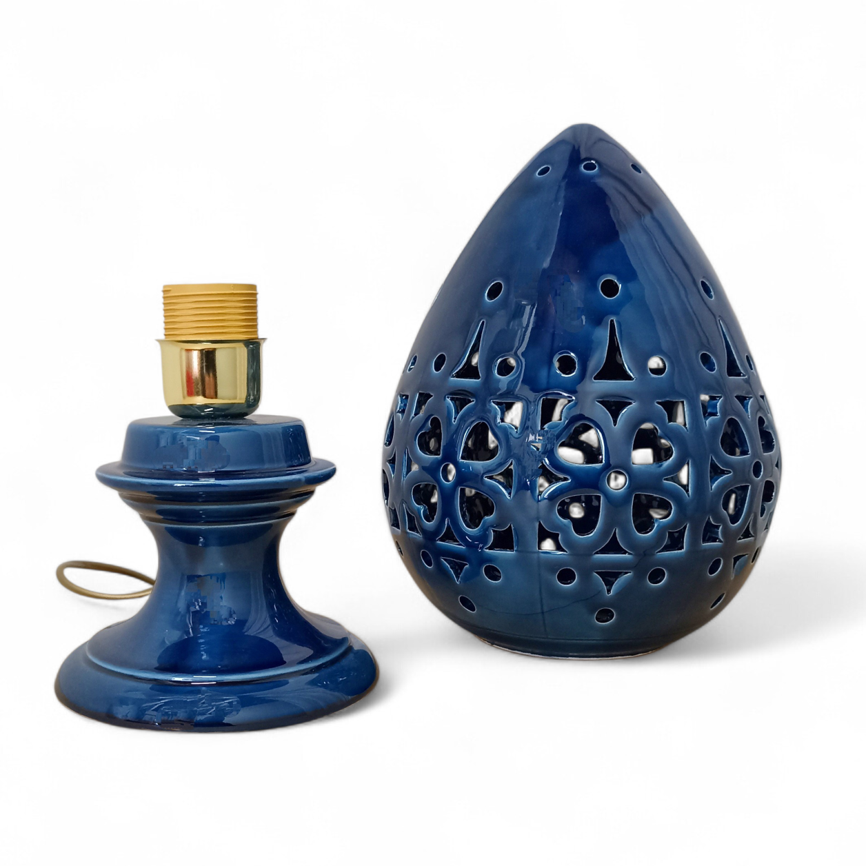 lampada blu in maiolica traforata