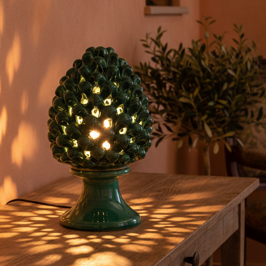 lampada a pigna verde traforata