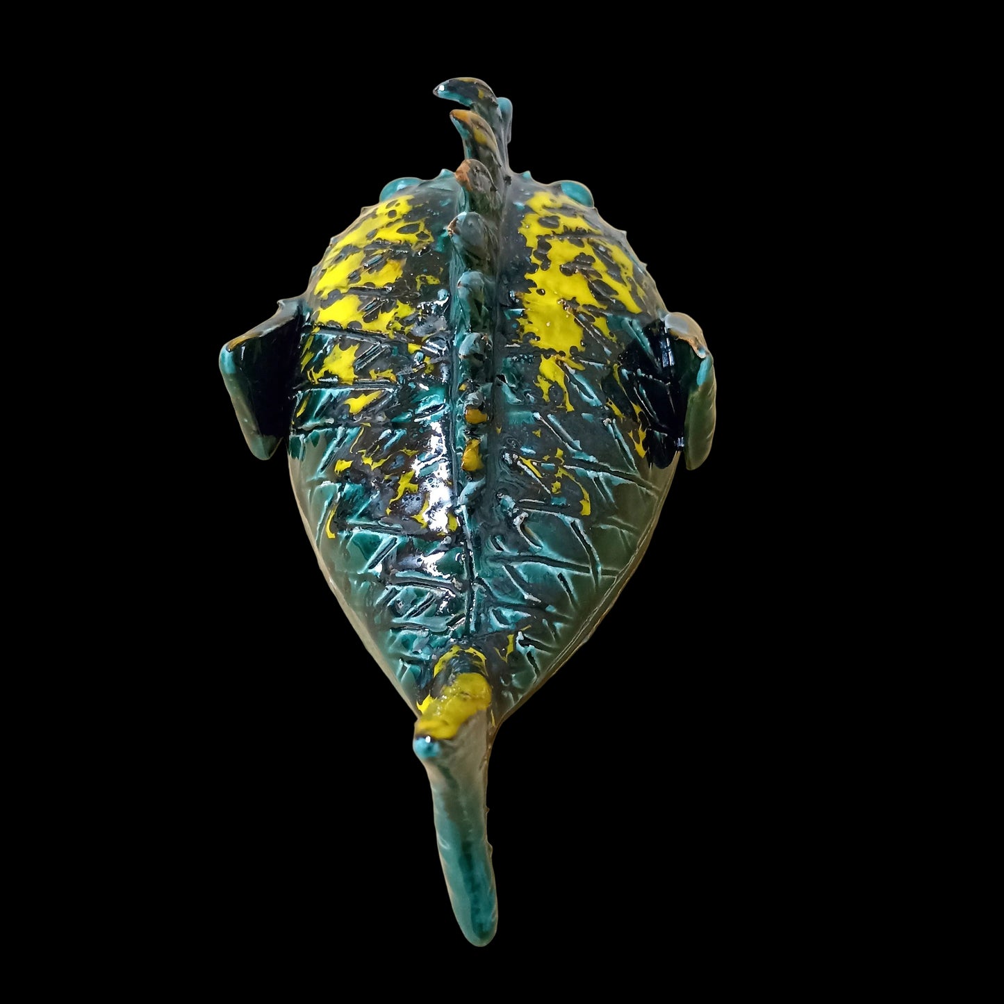 pesce modellato a mano in ceramica