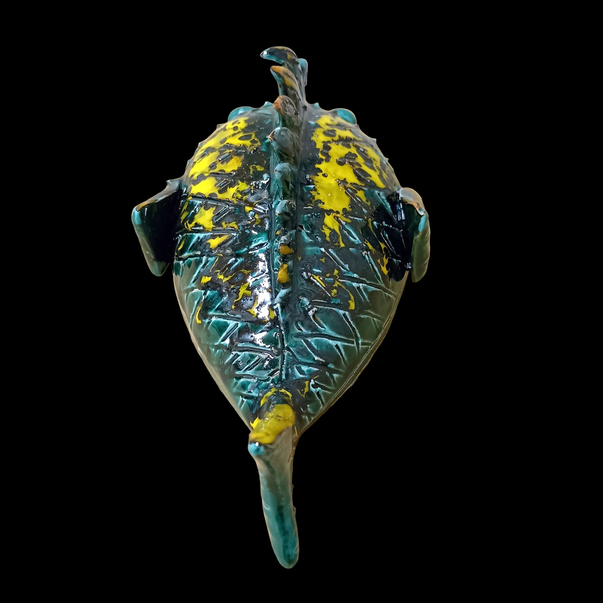 pesce modellato a mano in ceramica