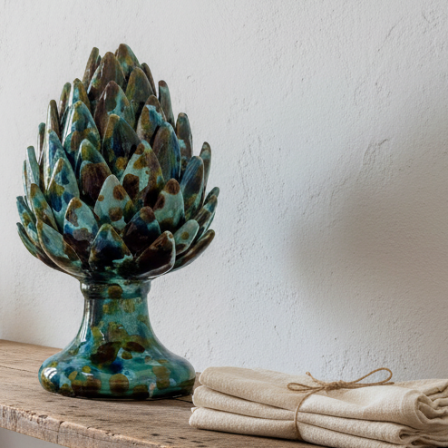 pigna stilizzata in maiolica 