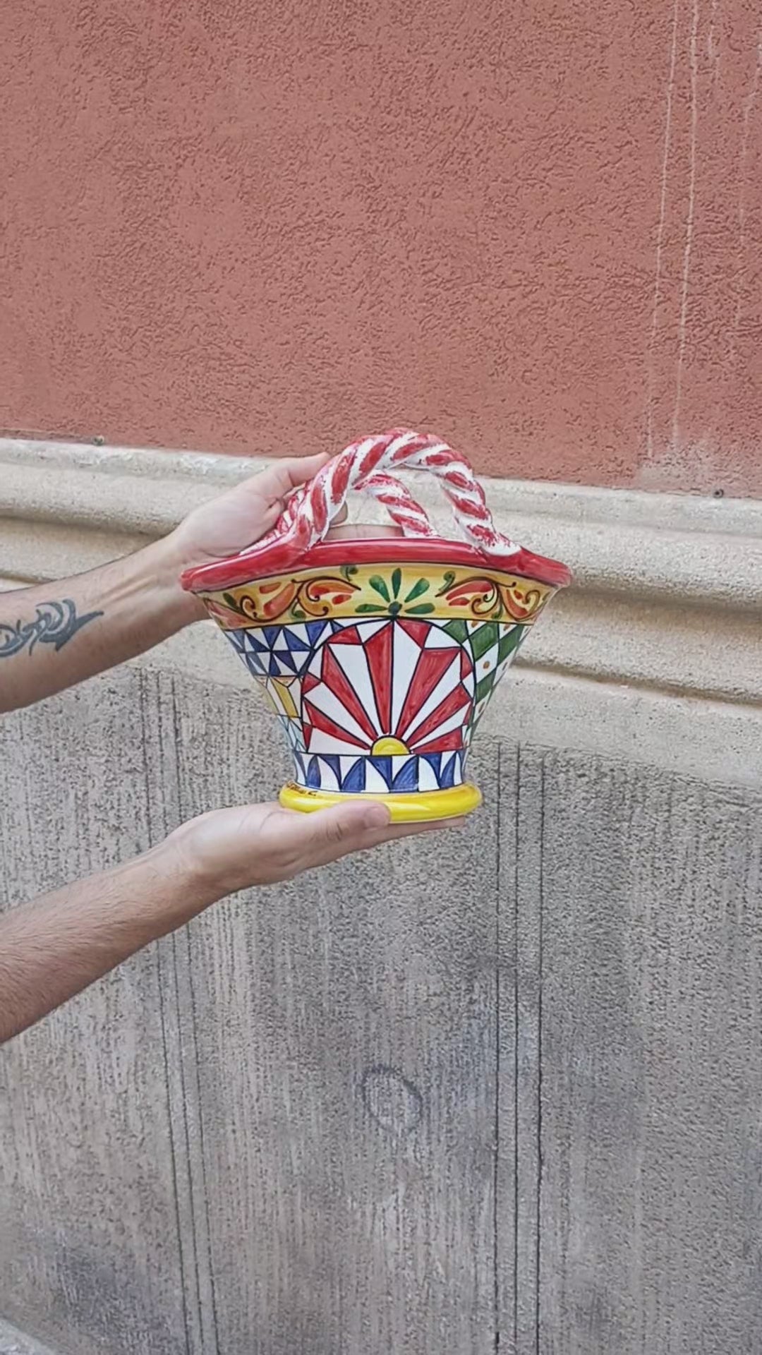 porta piante in ceramica siciliana decorata 