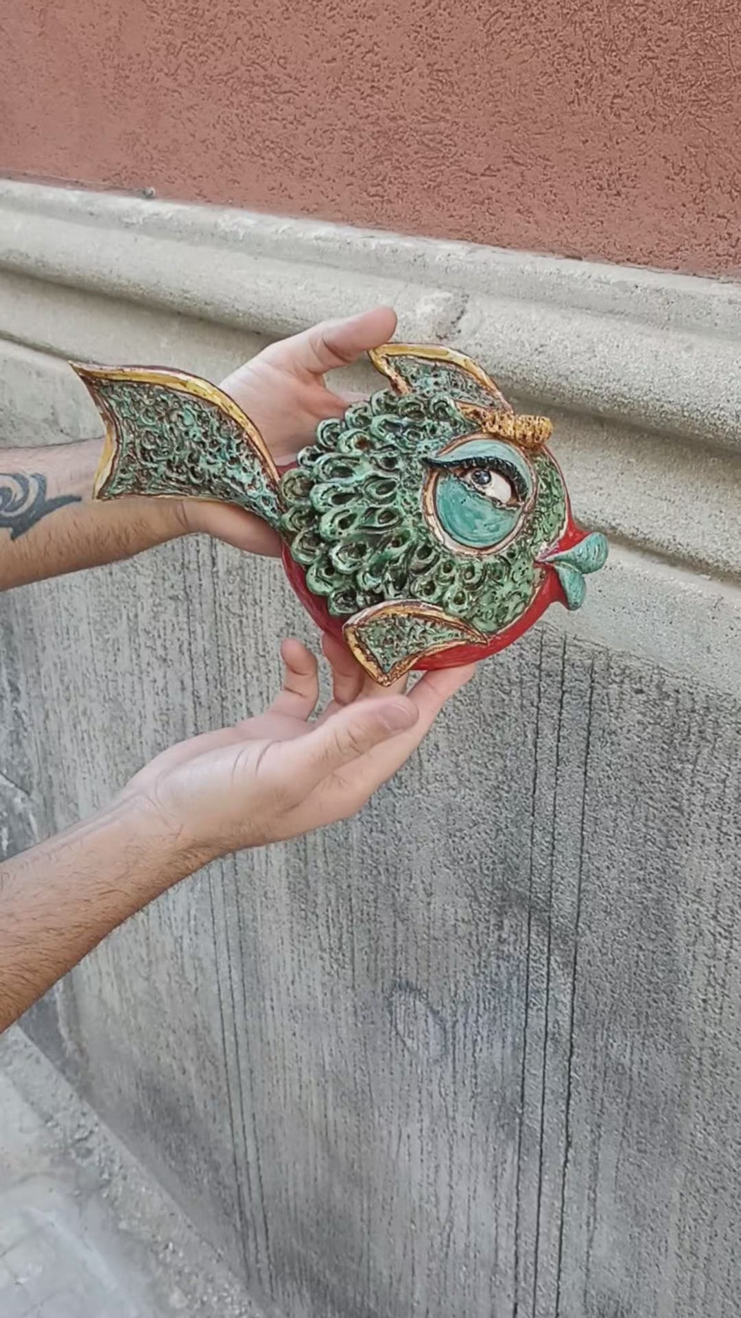 pesce in maiolica di salvatore guzzardi