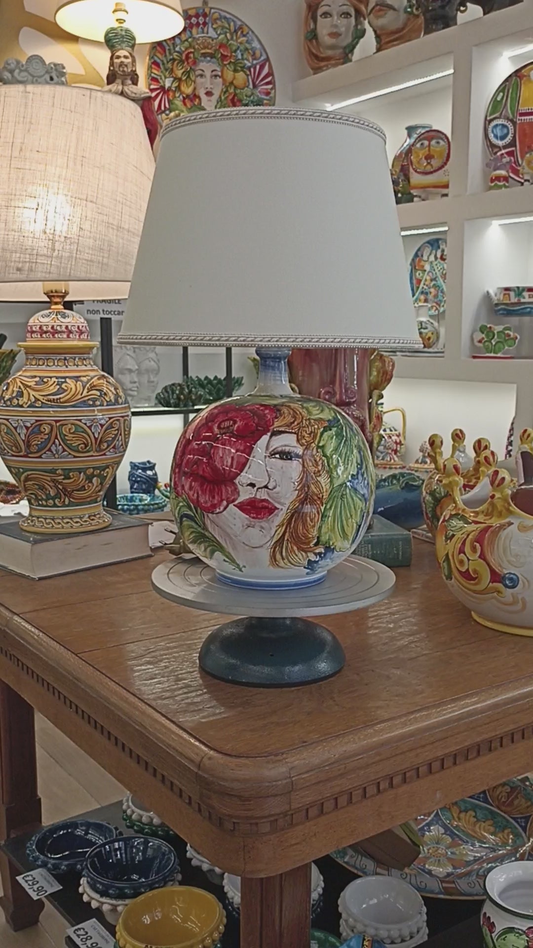 lampada in maiolica di Sicilia