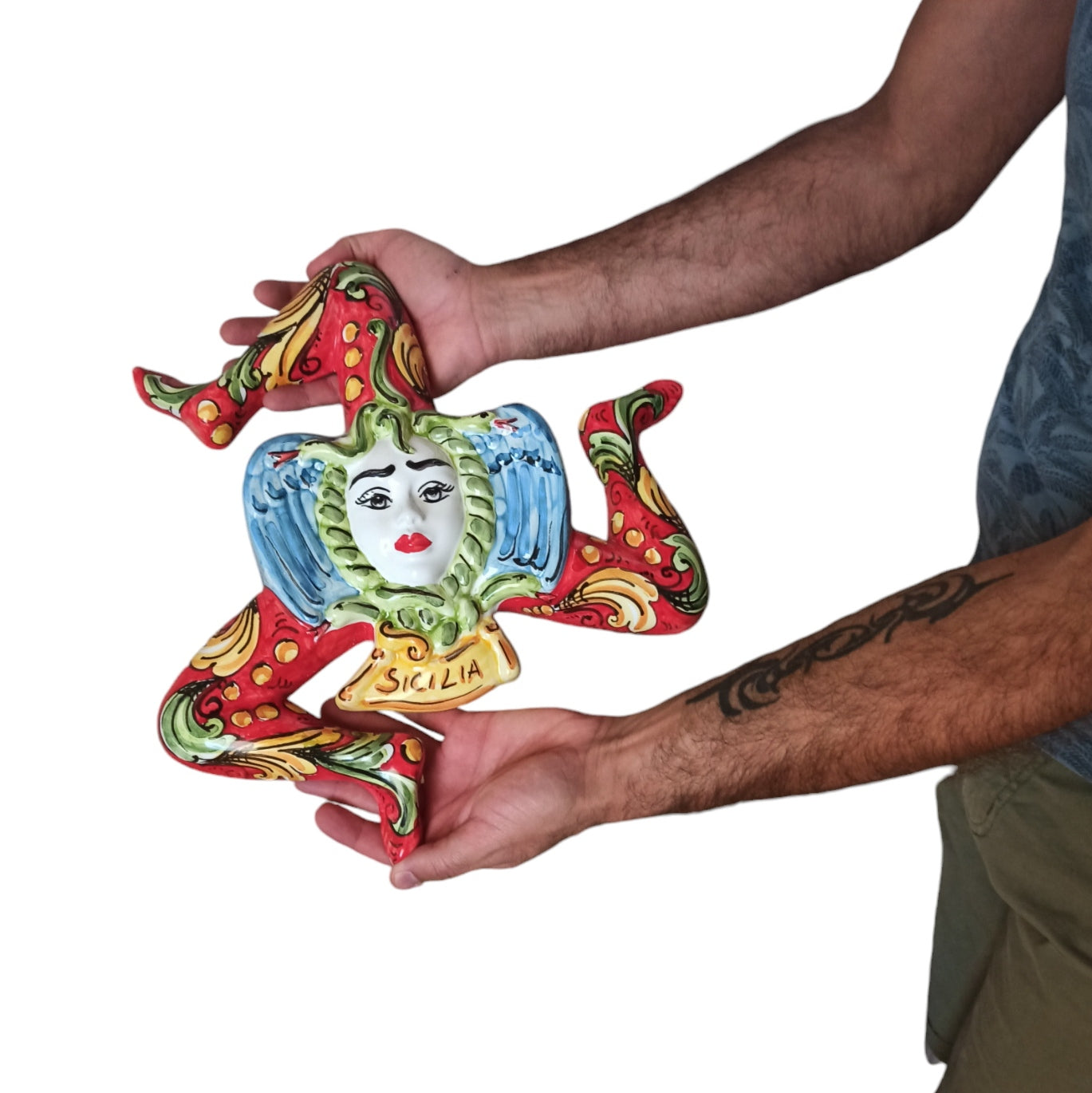 Trinacria in ceramica di Caltagirone fatta a mano in Sicilia